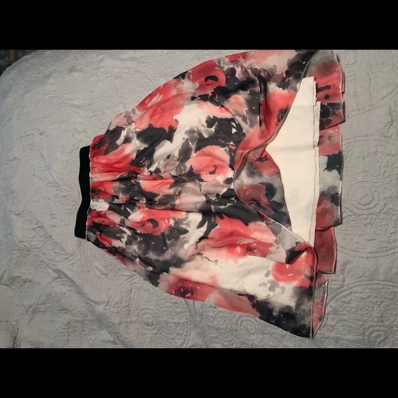 Floral knee length skirt - Picture 2 of 2